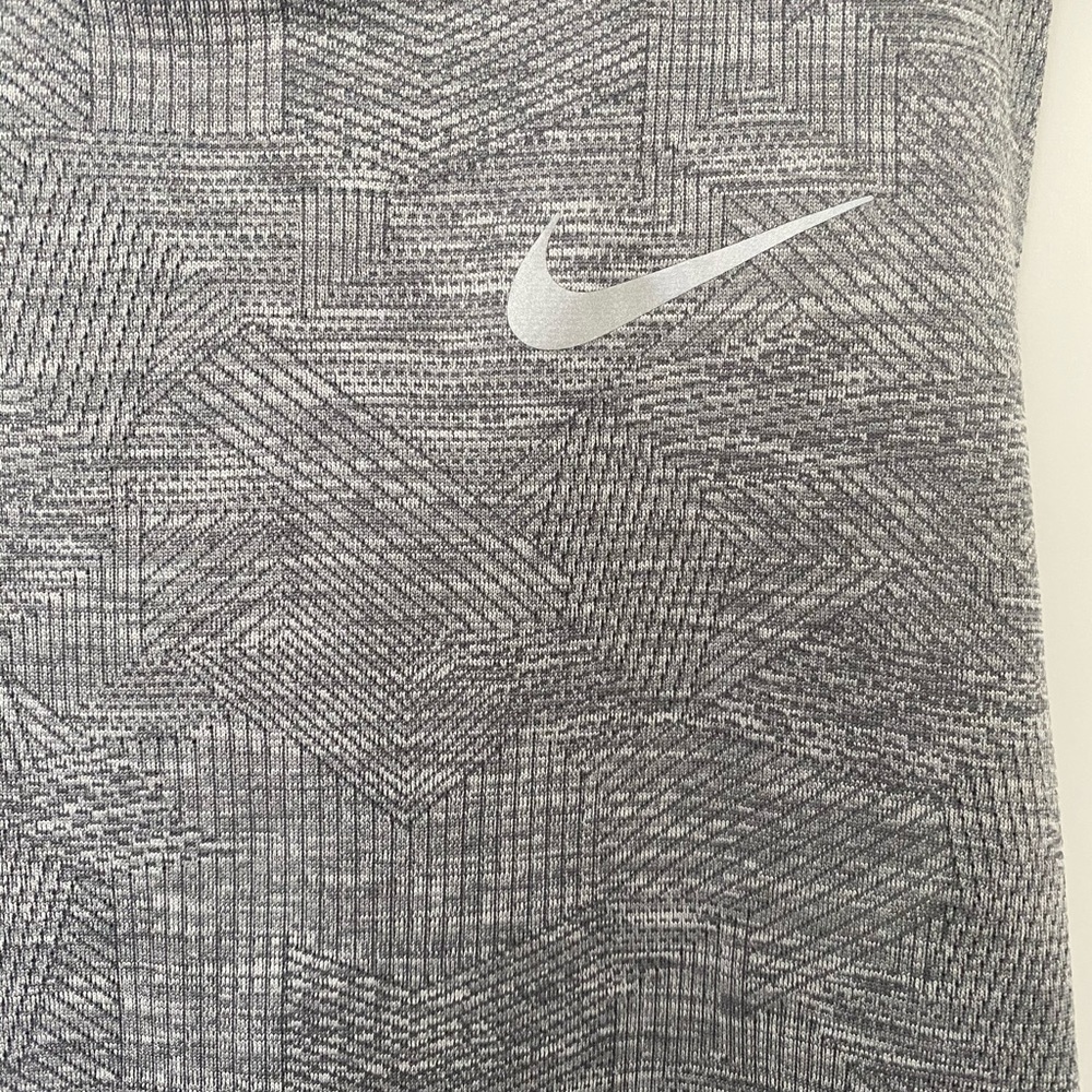 Tie back Nike Top - Picture 4 of 5